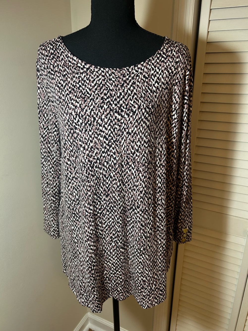 Liz Claiborne Rose and White Long Sleeve Patterned Knit Top